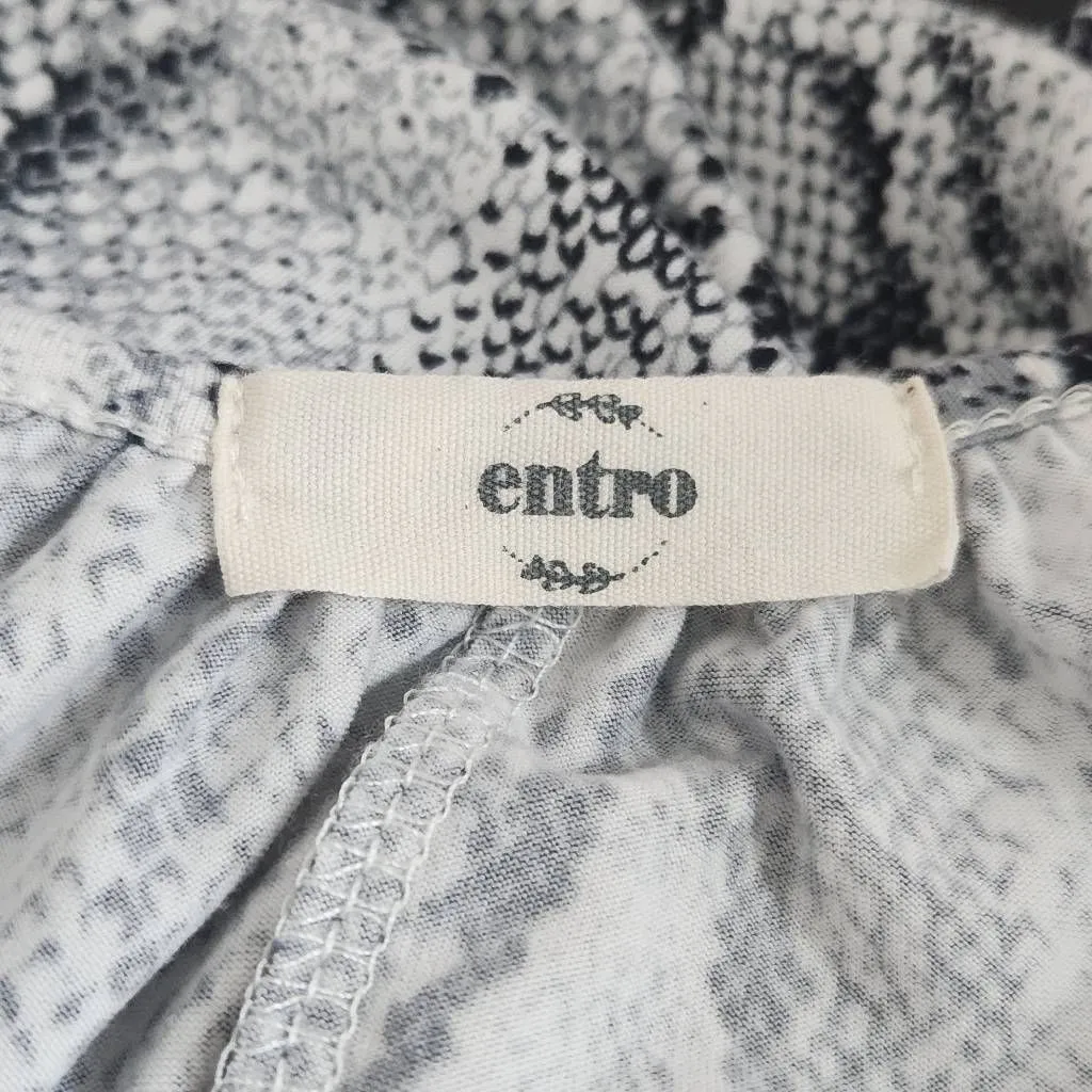 Entro Gray and Black Snakeskin Cropped Jumpsuit with Wide Legs Size Small - Image 8