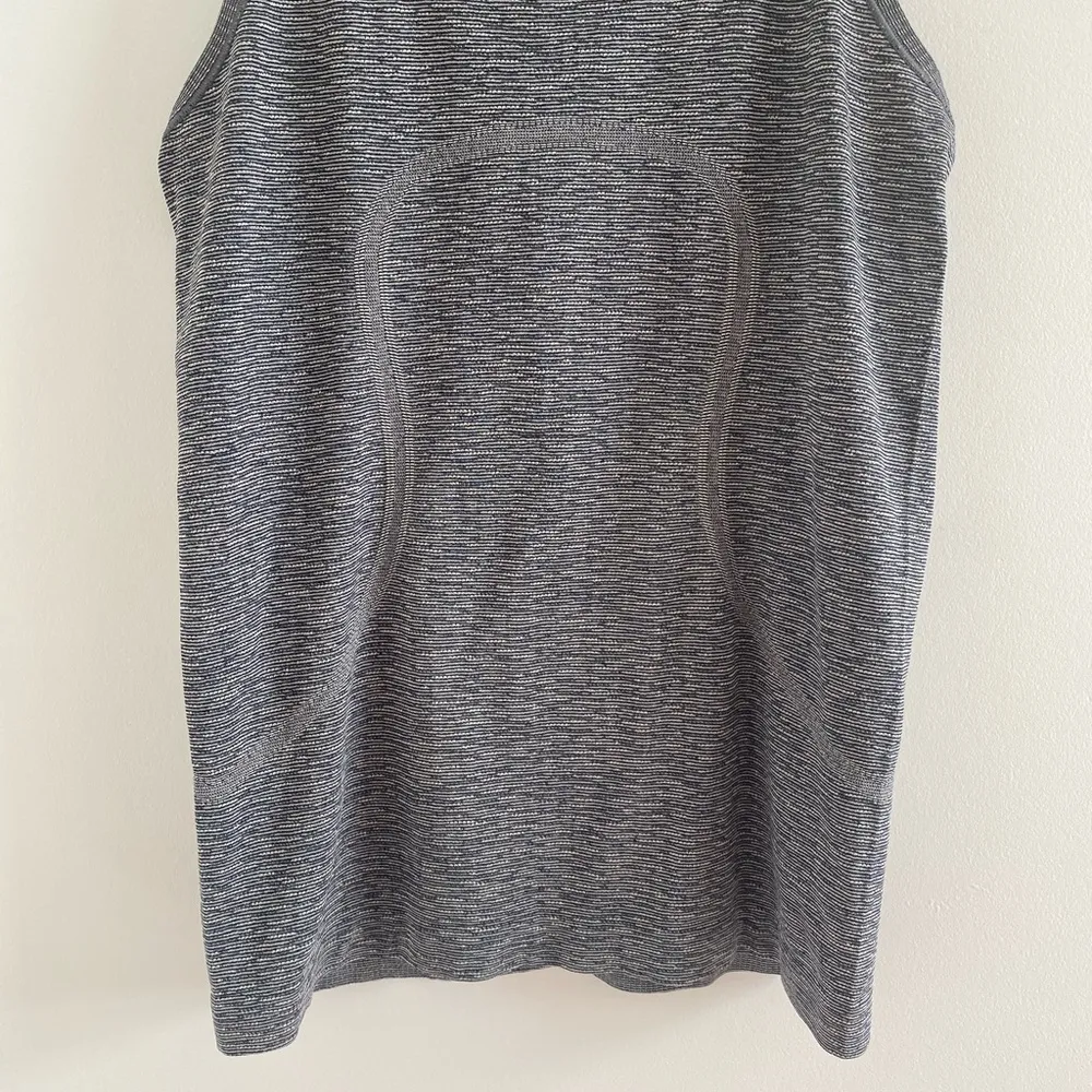 Lululemon Black/White Swiftly Tech Racerback Tank First Release Size 8 - Image 4