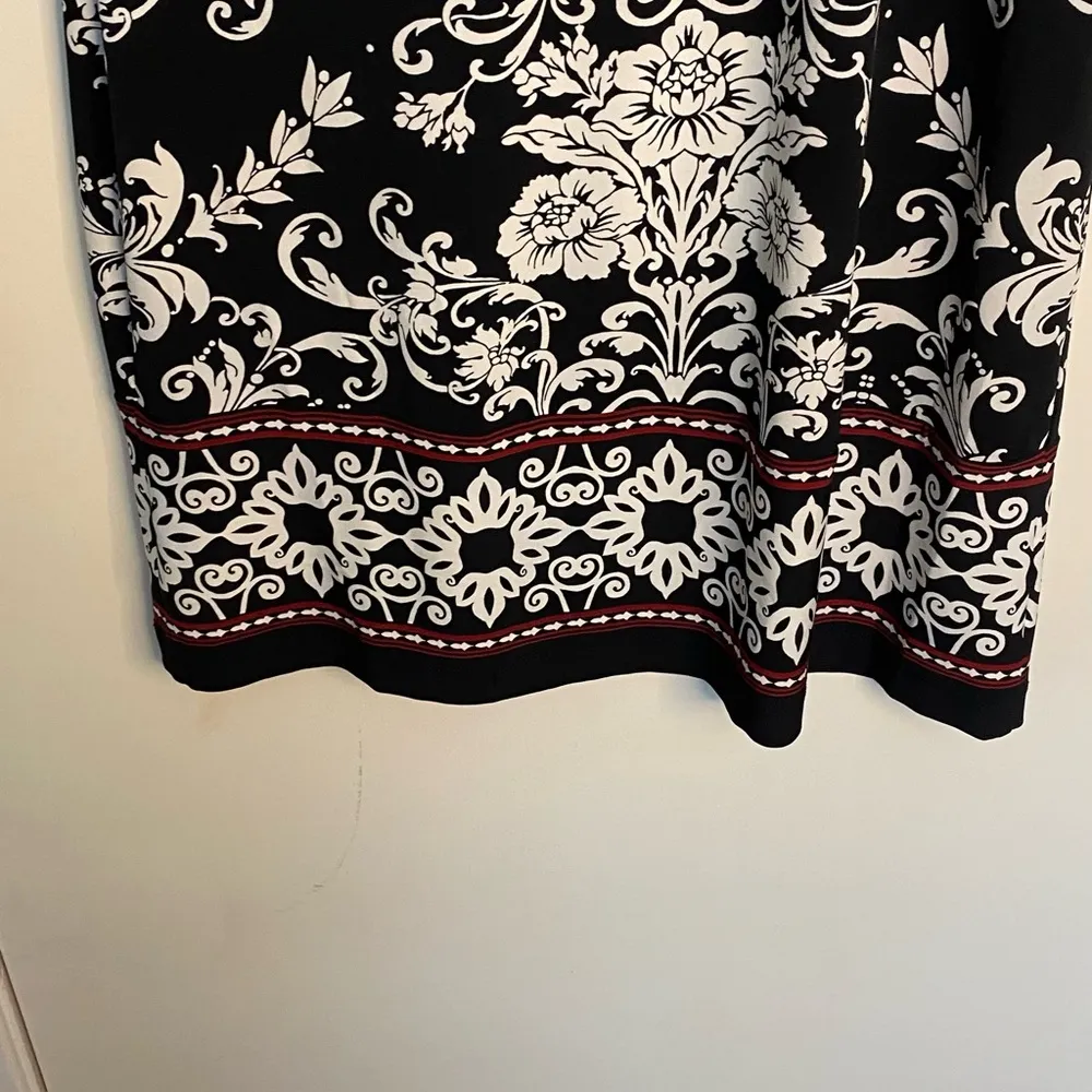 White House black market size small-black white large floral print - Image 6