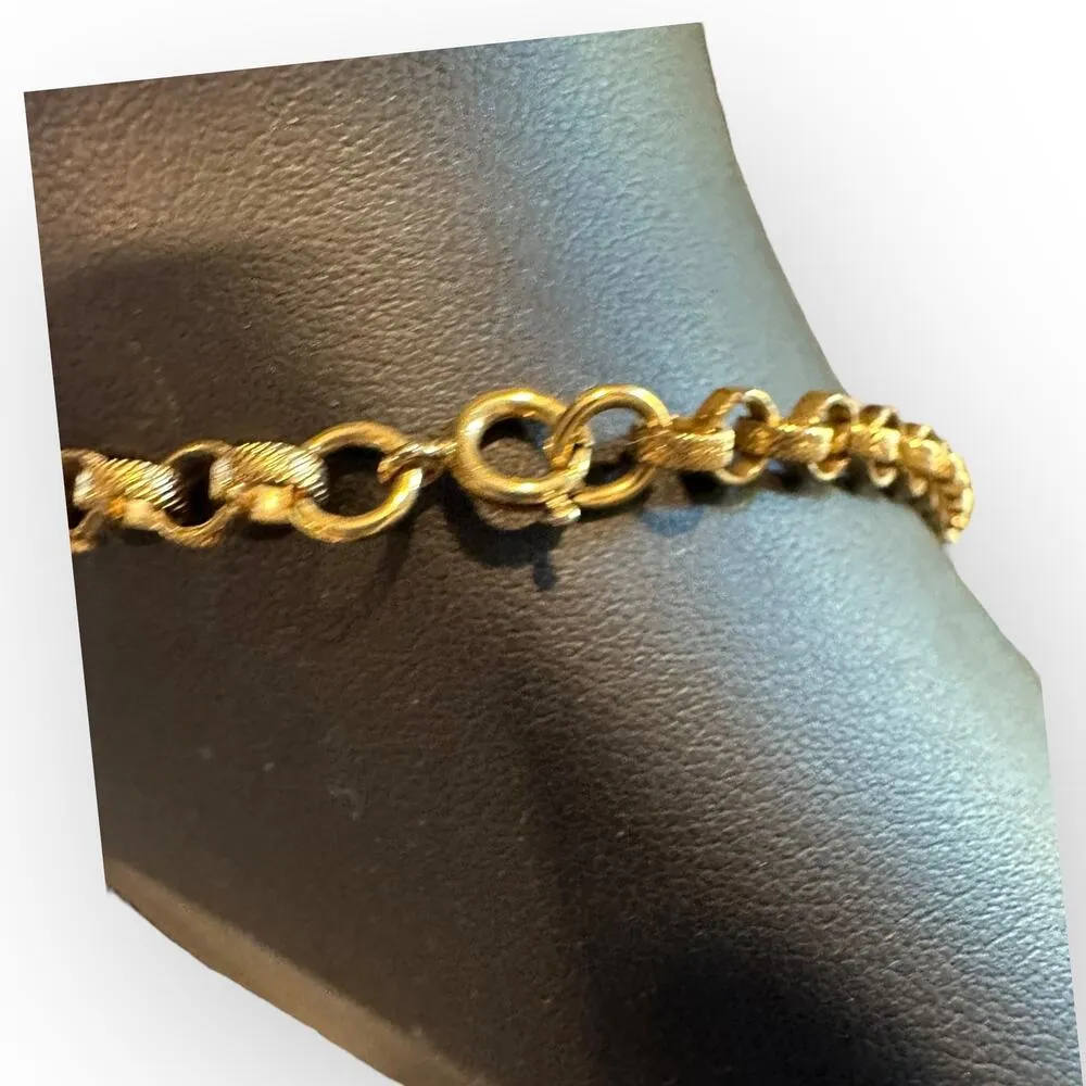 Sarah Coventry Acrylic Goldtone Pendant Necklace - Image 6