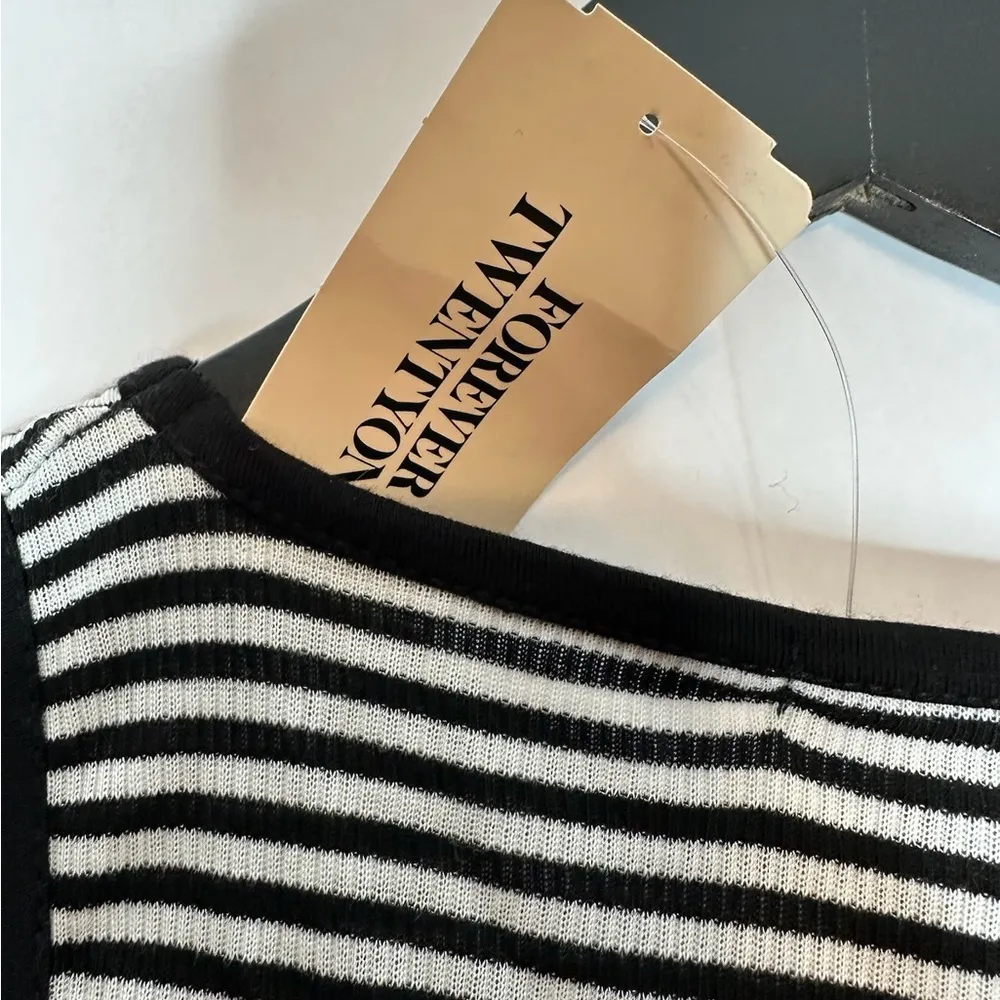 NWT Forever 21 Black White Stripe Ribbed Crop Tank Top Stretch Knit Size Medium - Image 4