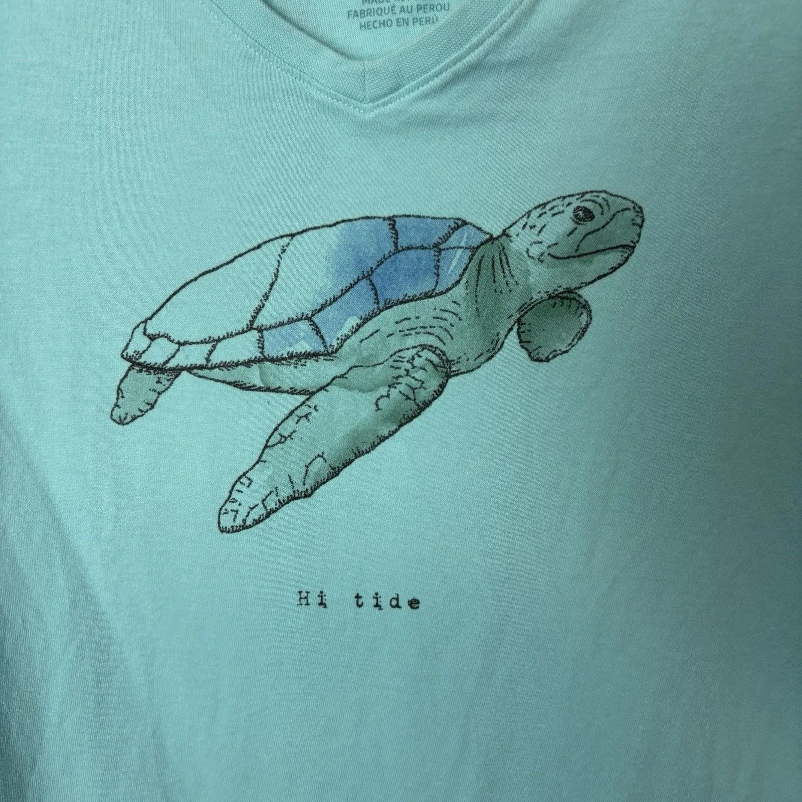 Life Is Good Crusher Tee Blue SS Sea Turtle Hi Tide Classic Fit V-Neck Medium - Image 2
