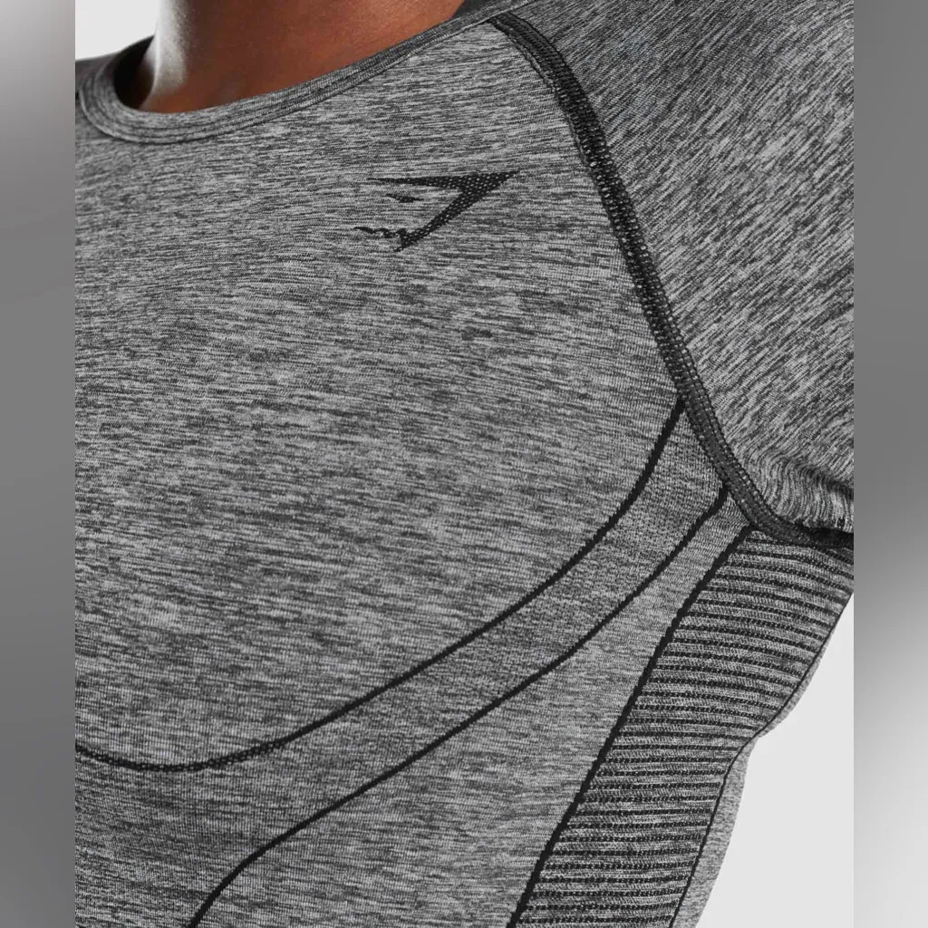 HYPER AMPLIFY LONG SLEEVE CROP TOP in Black Marl/Black - Image 5