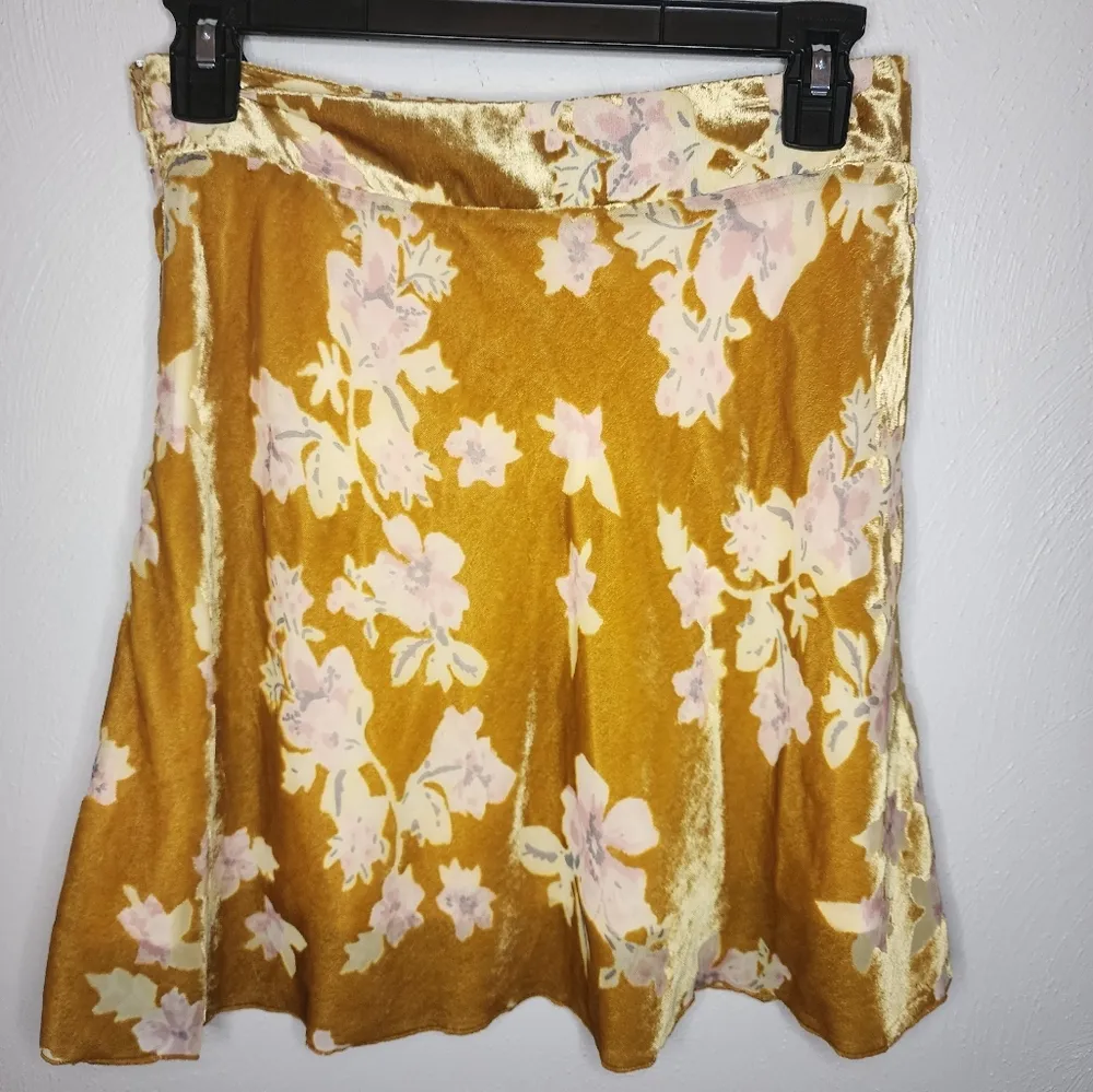 Margaux Velvet Floral Burnout Mini Skirt - Image 2