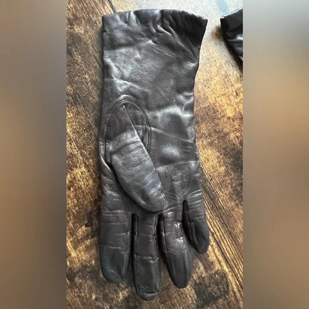 VINTAGE: Aris | womens leather, cashmere lined driving gloves. Size: 7 - Image 2