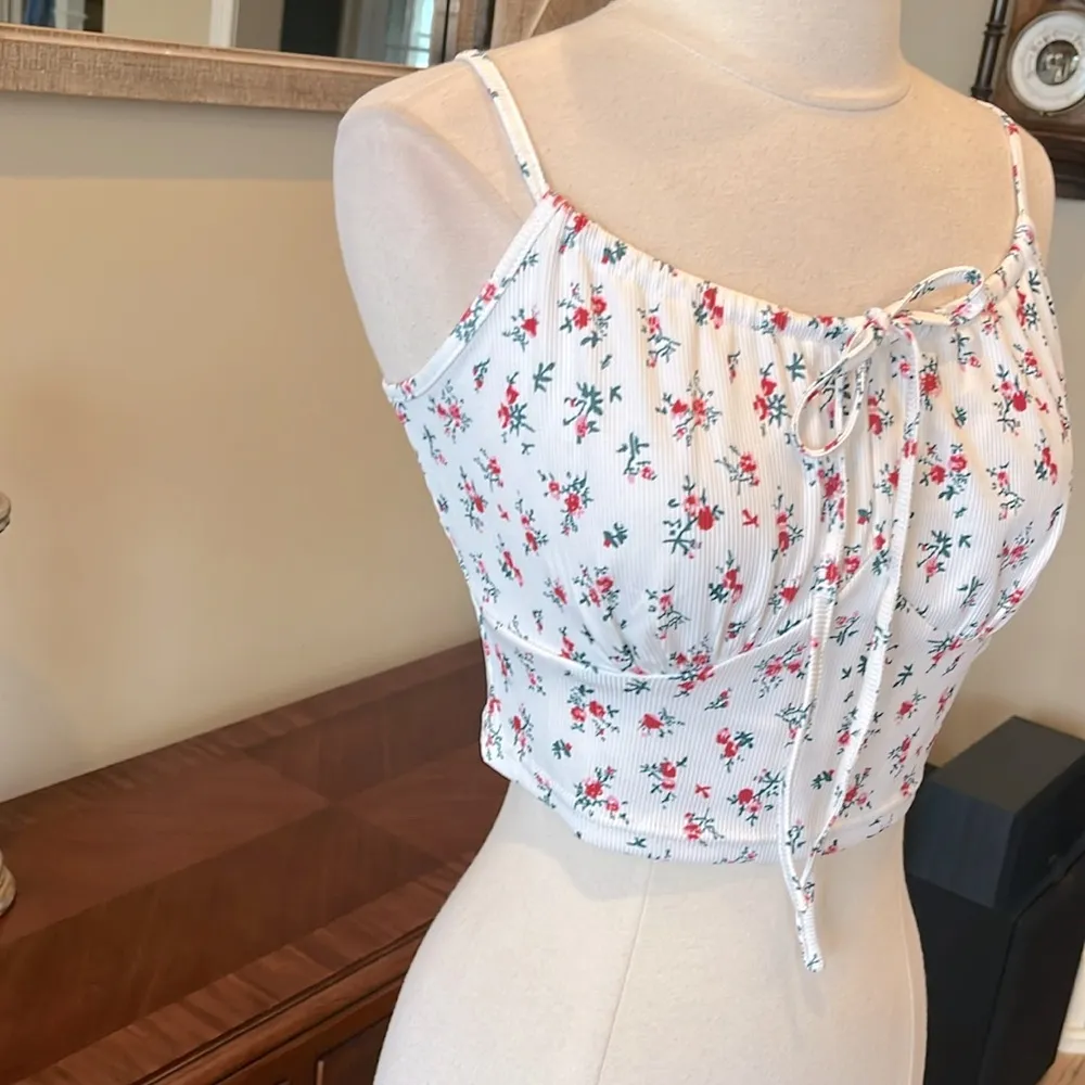 White Floral Flirty Crop Top Spaghetti Strap - Image 5