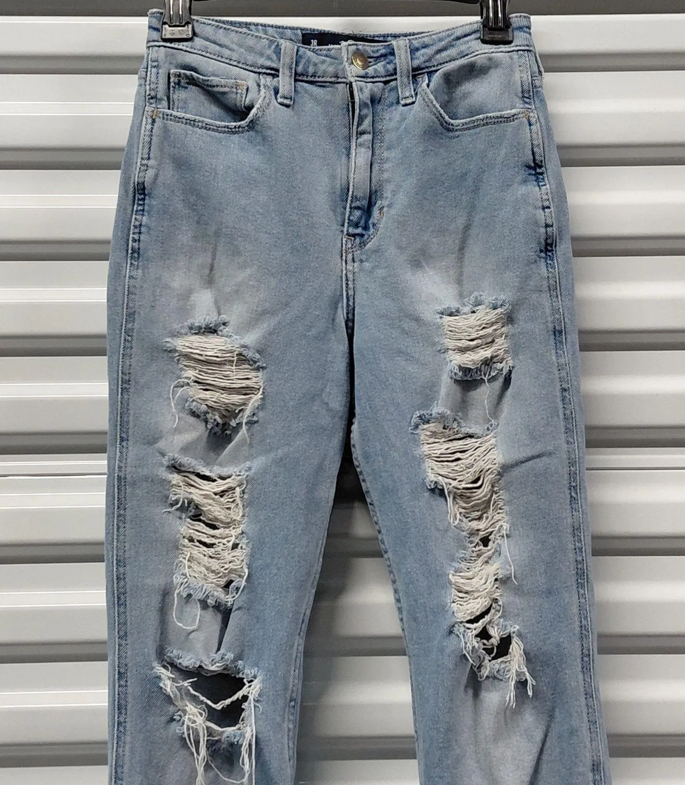 Hollister Ultra High Rise Mom Jeans W26 L27 Distressed Ripped Light Wash Denim - Image 2