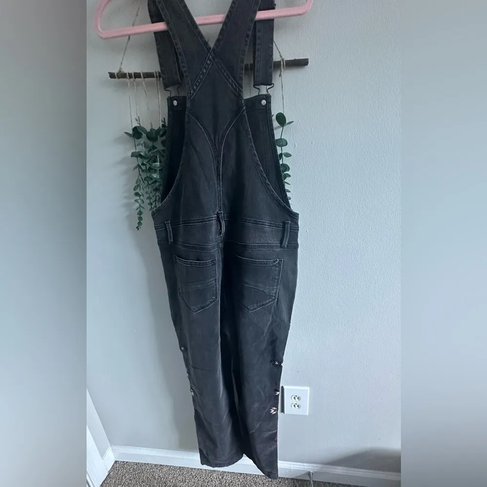 NWT Driftwood Denim Brady Boyfriend Overalls- Black Distressed Burgundy Cherokee - Image 9