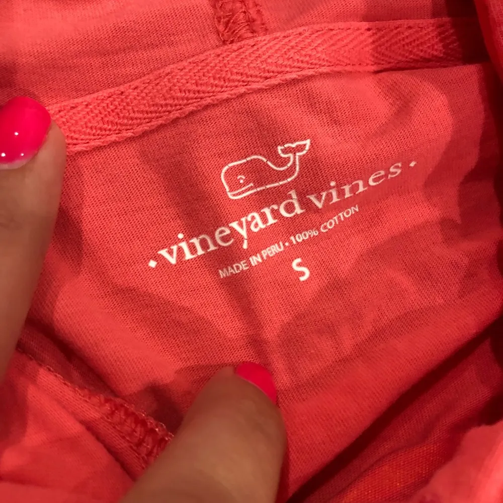 Vineyard Vines  pink long sleeve hooded shirt - Image 5