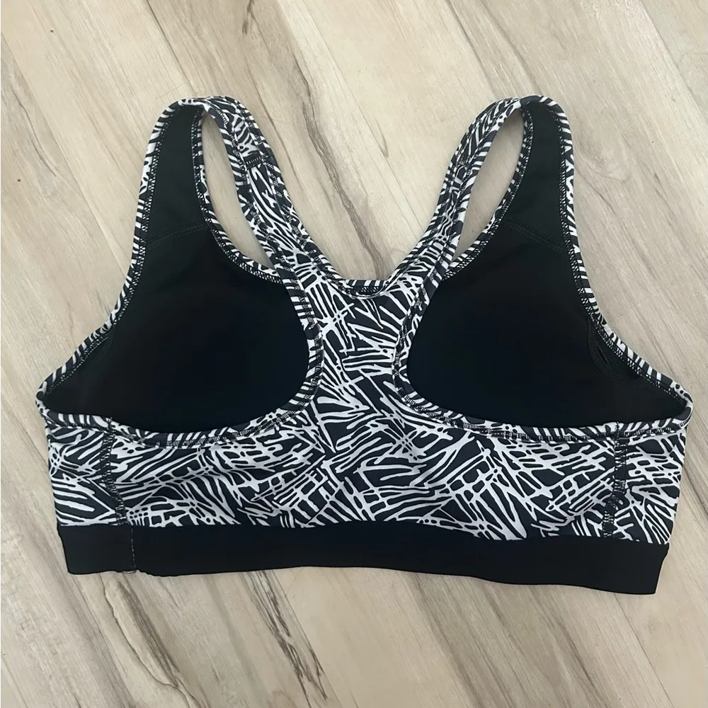 Pro Sports Bra with pads size large - Image 2