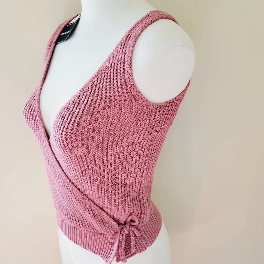Moon & Madison blush wrap sweater tank size small - Image 5