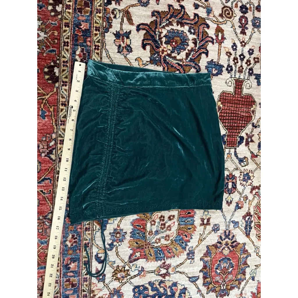 Womens Free People Holiday Green Velvet Mini Skirt Size 4 - Image 8