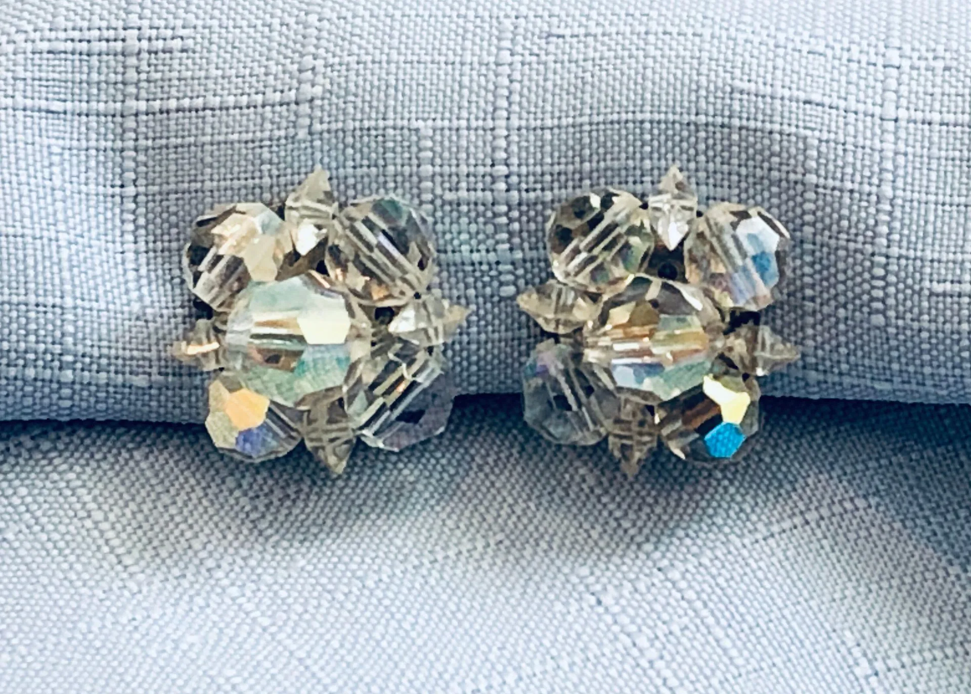 Amazing Vintage Aurora Borealis Crystal Beaded Clip On Earrings - Image 3