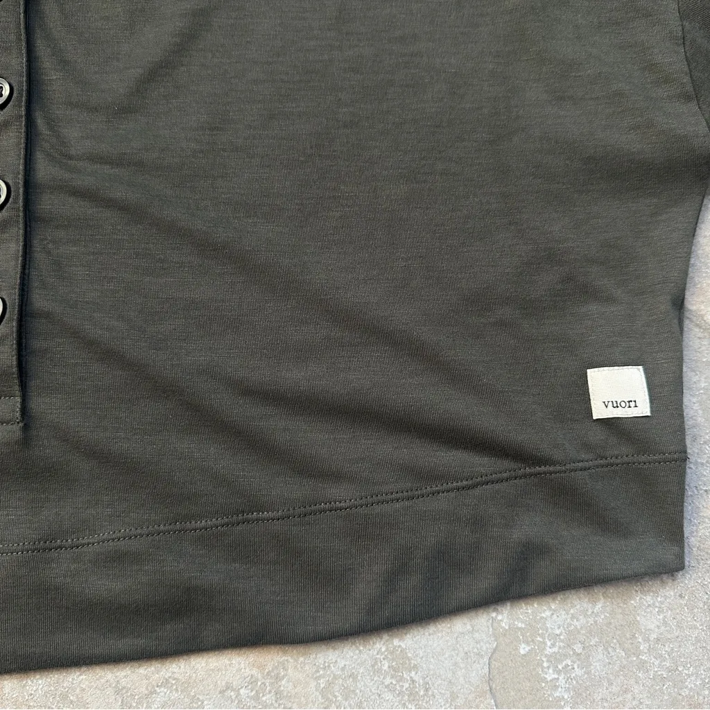 Vuori Avalon Henley in Oregano Green Size X-Small XS Boxy Cropped Long Sleeve - Image 8