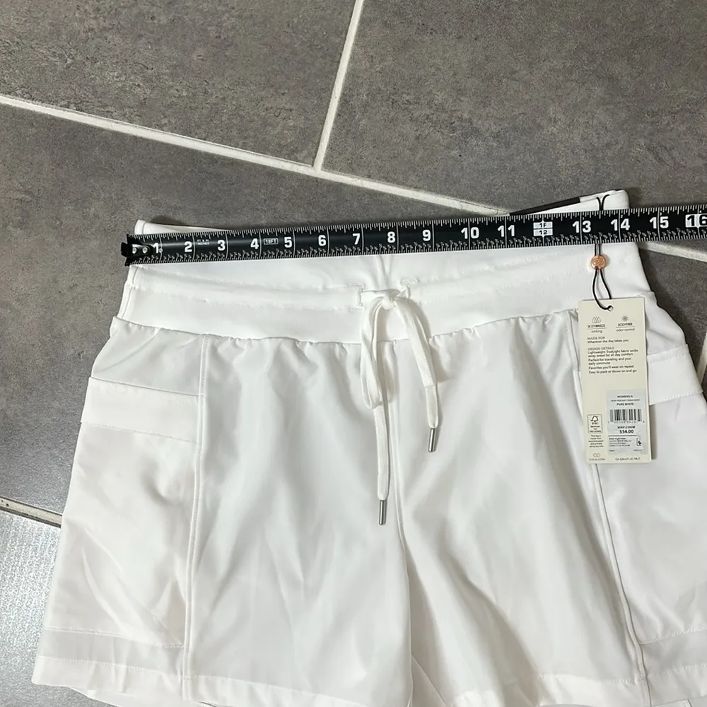 Calia Truelight Cargo Shorts size Small White - Image 7