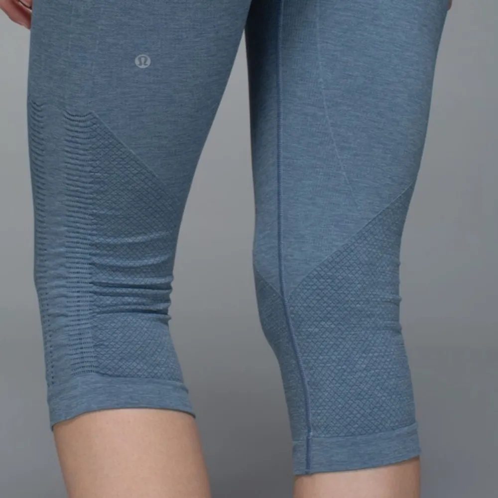 Lululemon In The Flow Crop II Leggings Heathered Blue Denim NWOT - Image 11