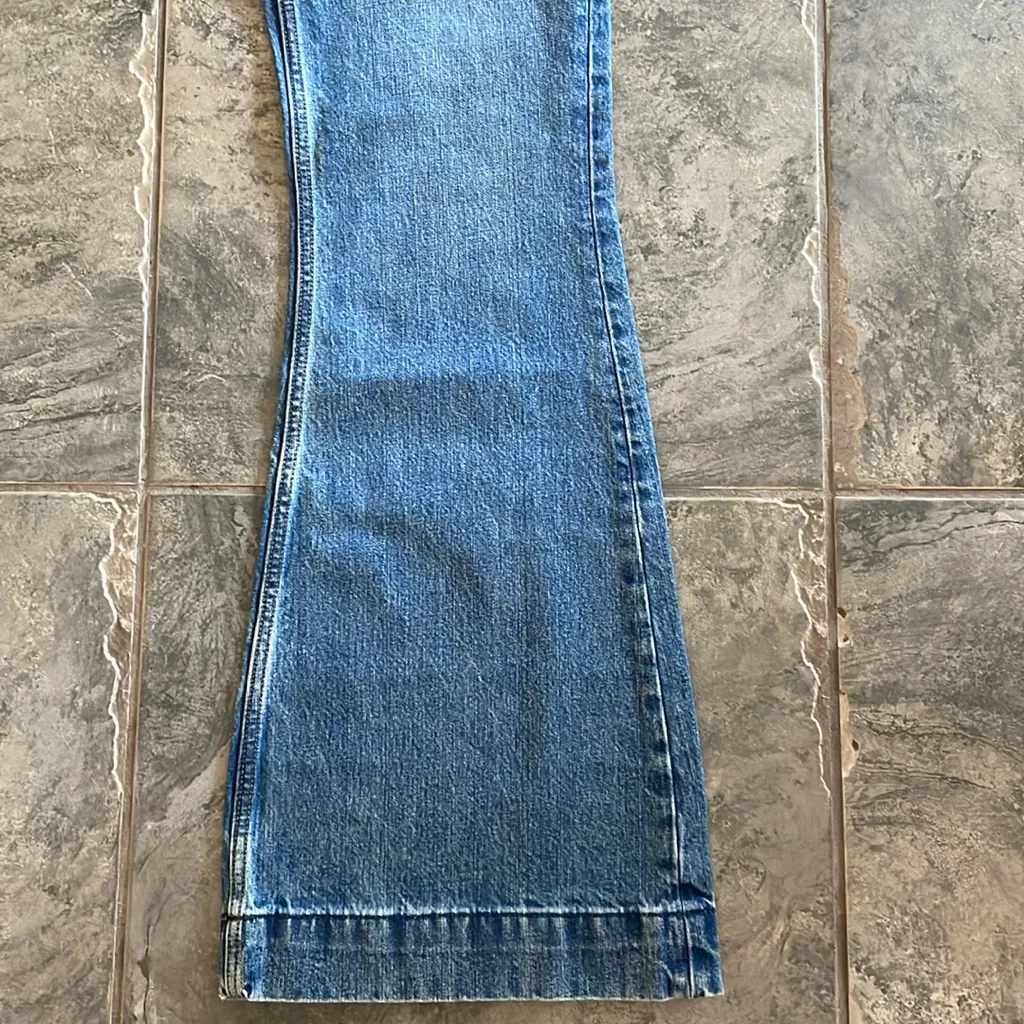 New! RE/DONE 70s Low Rise
Bell Bottom Jeans in Clean Moon Stoned Sz 26 - Image 11