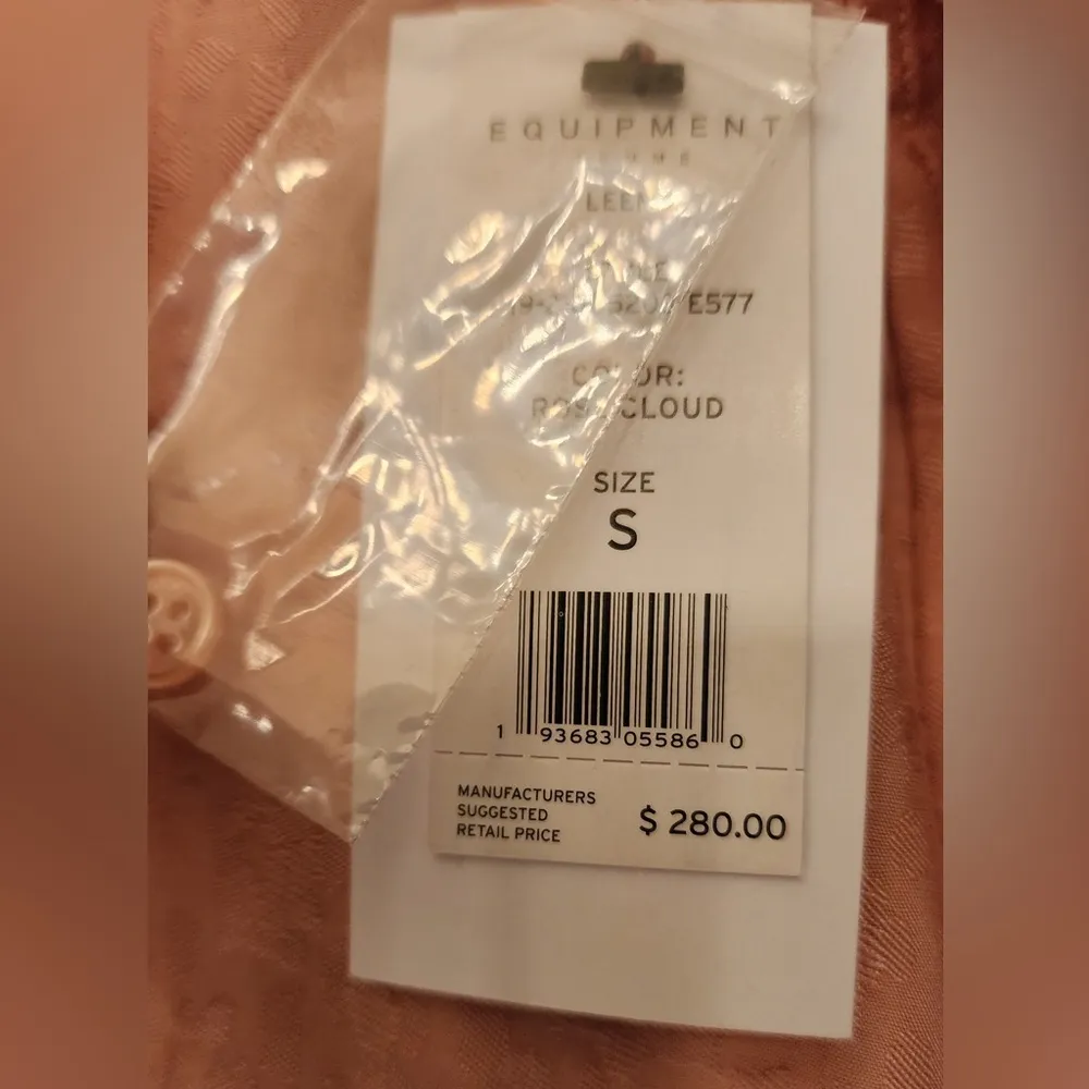 Equipment Leema Women's Pink Rose Cloud Button-Up Top Size Small - Image 6