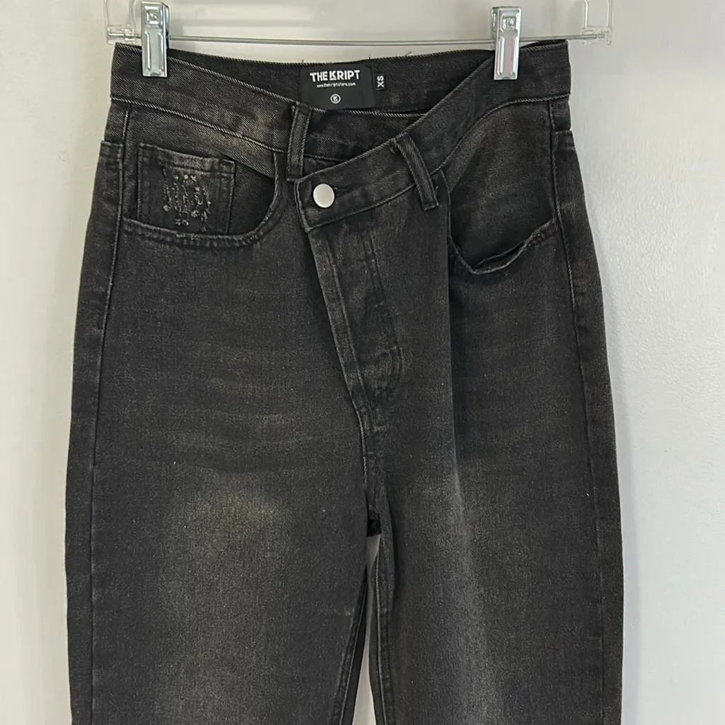 The Kript Gavin Boyfriend Crossover Waist Jeans Washed Black - Image 3