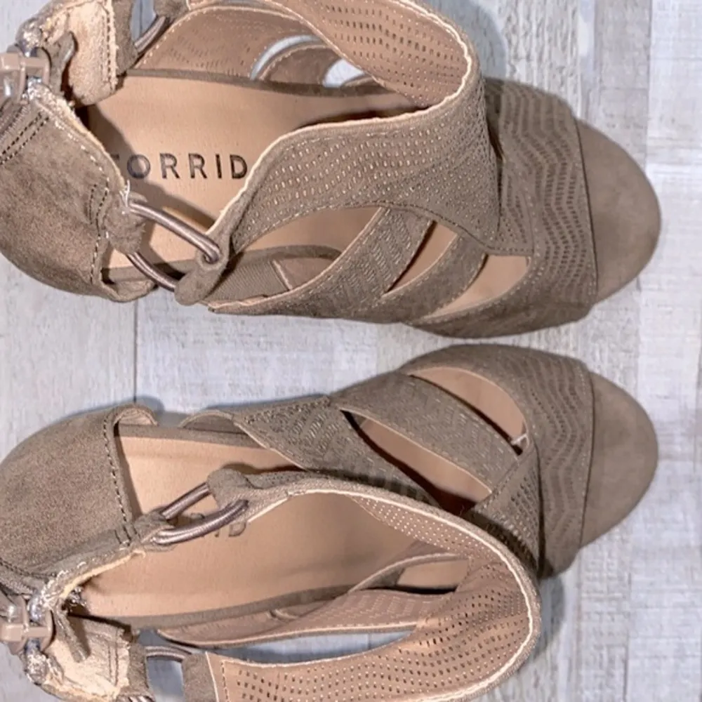 Torrid 4H olive cutout heeled booties perforated size 7W - Image 5