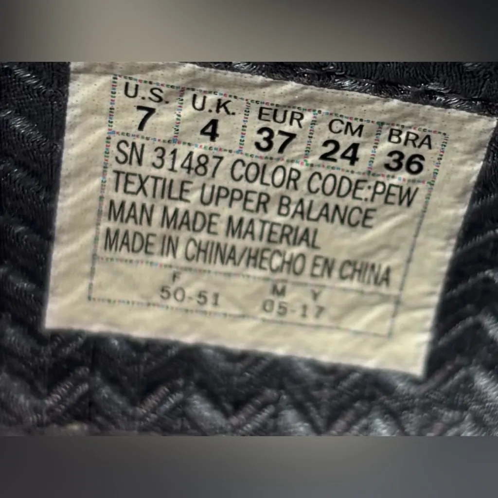 BOBS Skechers 7 Sparkly Silver Pillow Foam Slippers with Memory Foam - Image 10