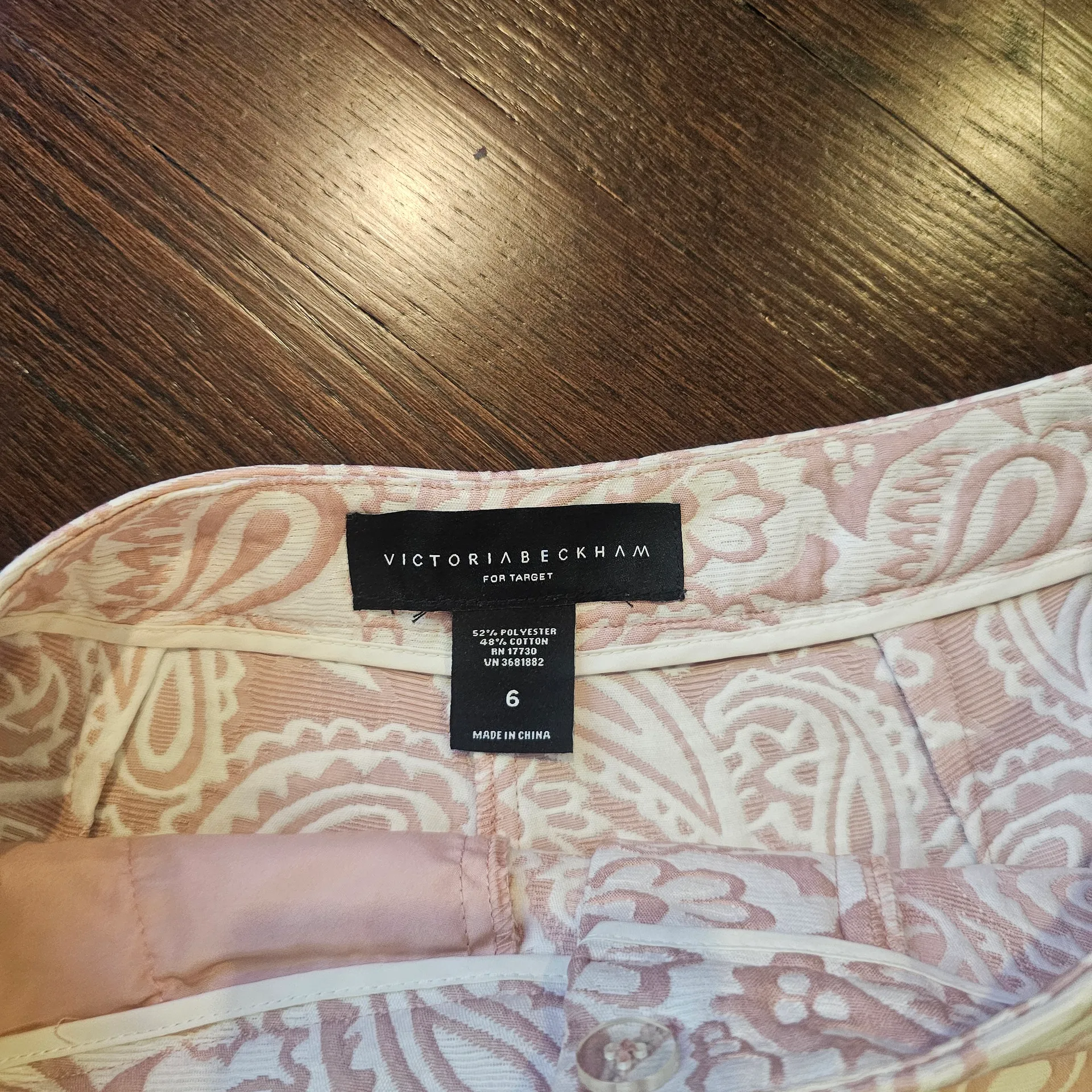 Victoria Beckham for Target Paisley Shorts in Cream and Pink Size 6 - Image 3