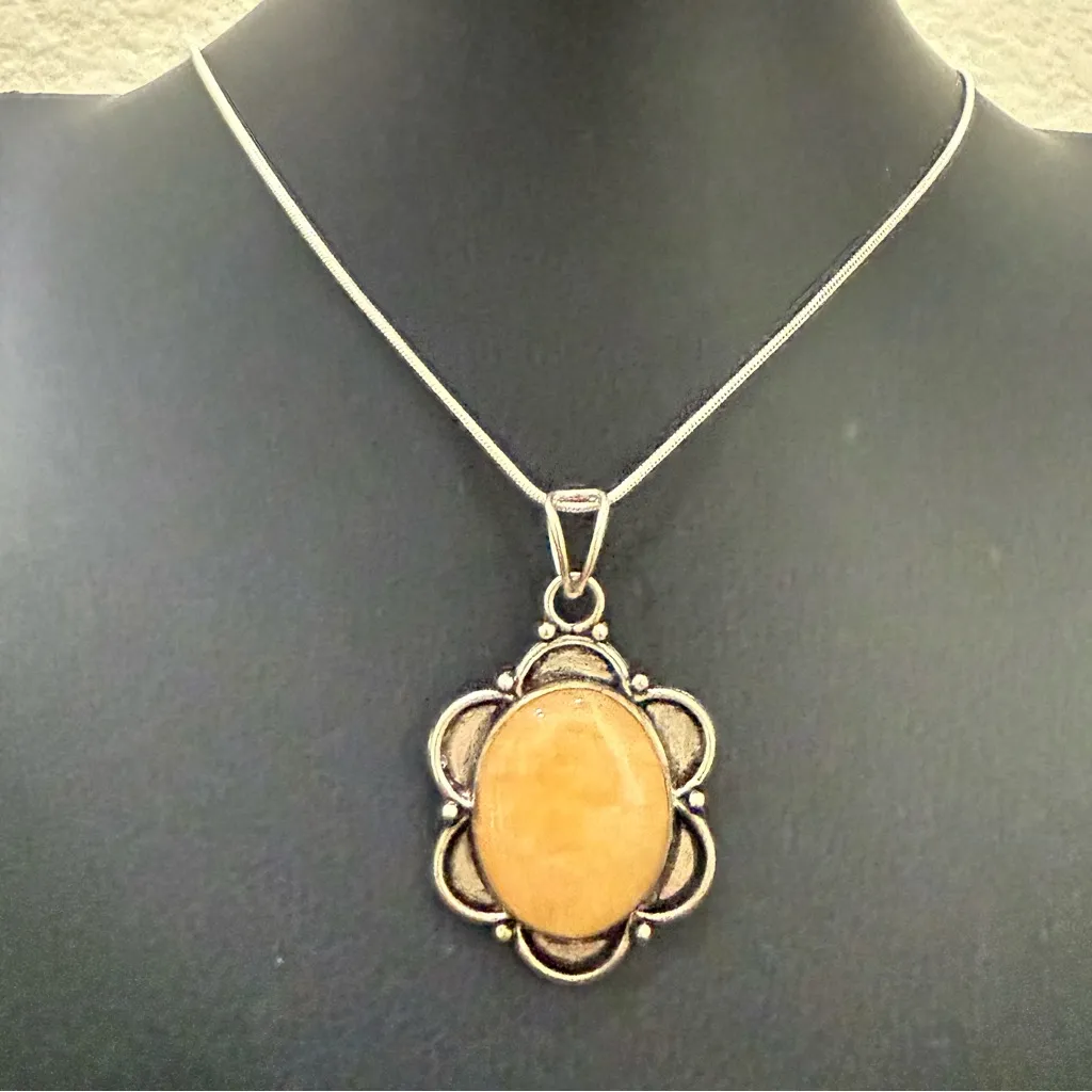 Vintage Handcrafted Silver Agate Stone Cabochon Natural Stone Pendant 10.1g. Tan - Image 3