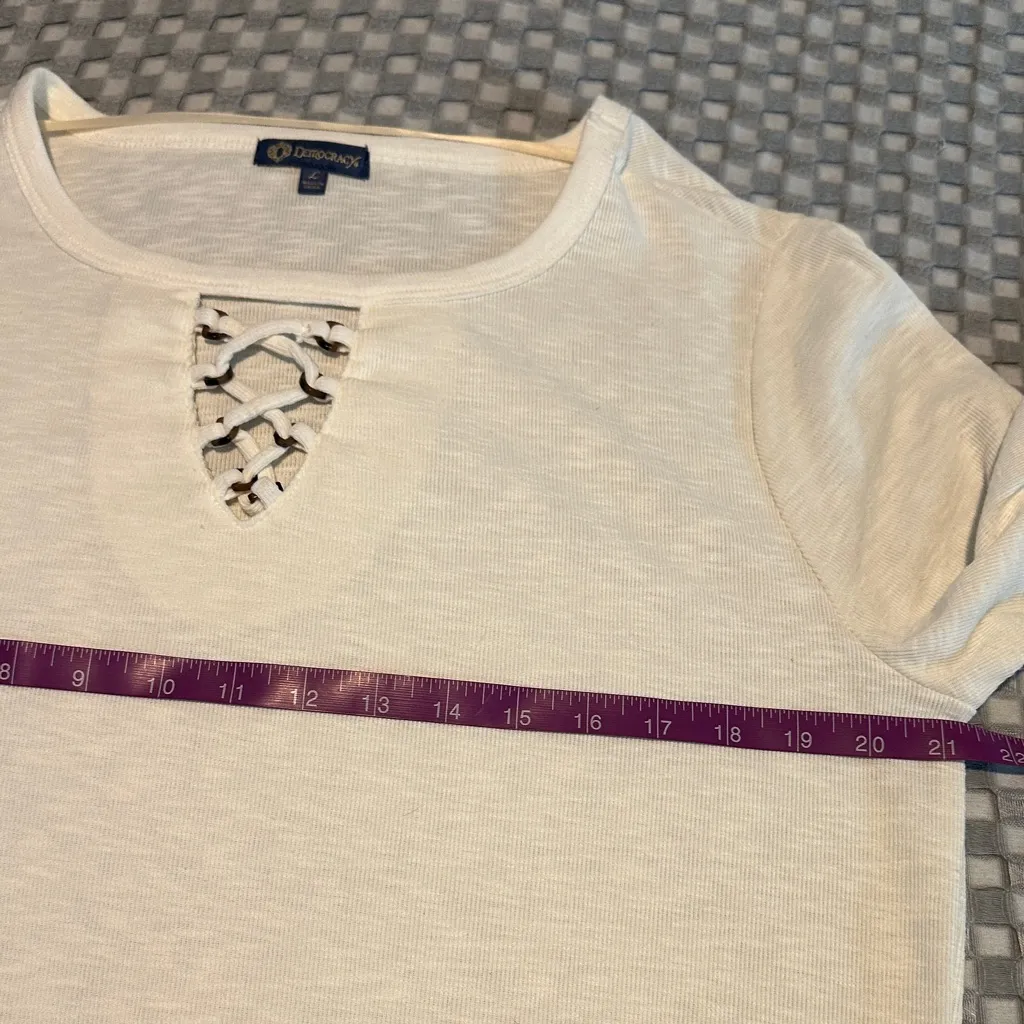 Democracy Women's cream Lace-Up shirt NWT - Image 7