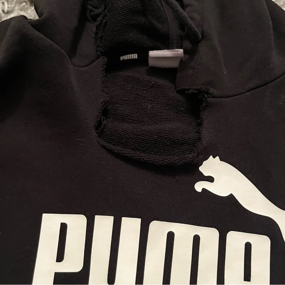 Puma black cropped hoodie size medium - Image 3