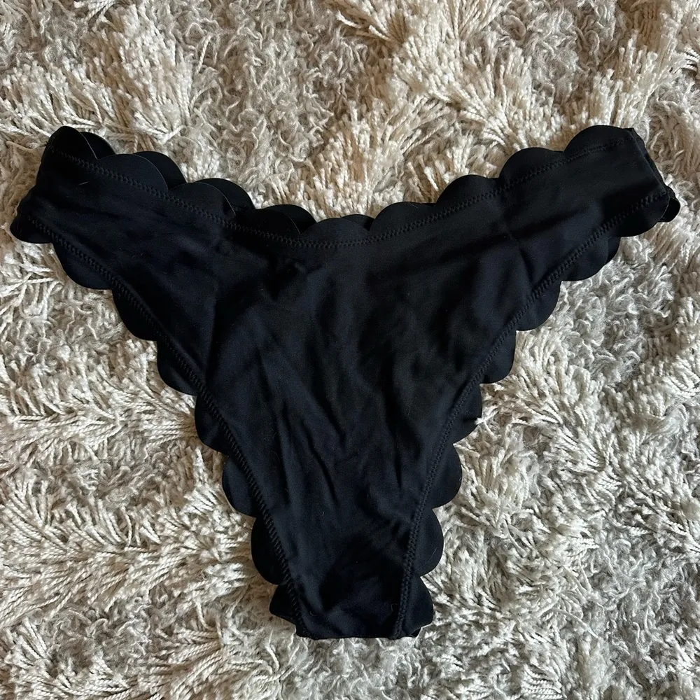 Cupshe Lara Scalloped Trim Black Bikini Bottom size large - Image 3
