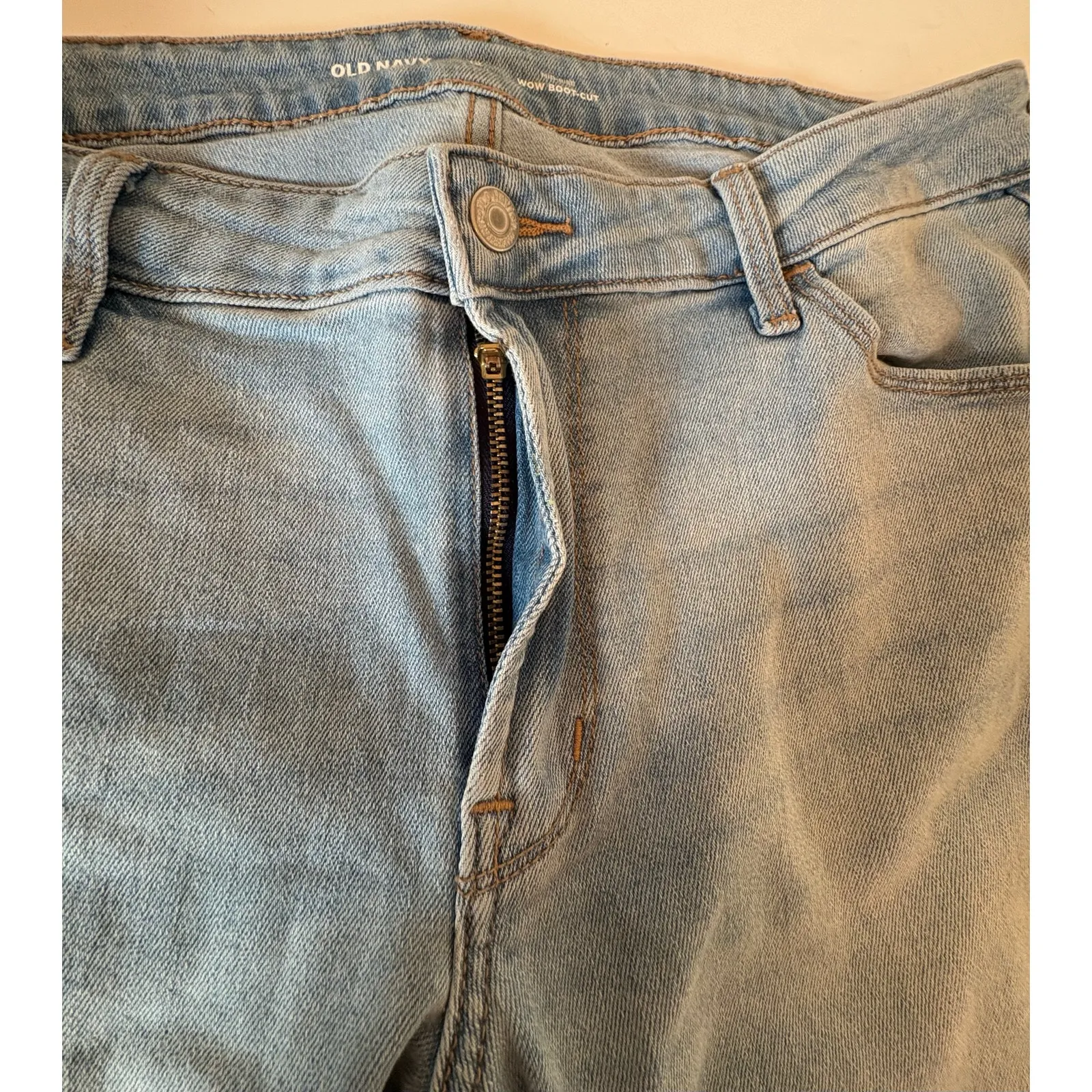 Old Navy mid rise Wow boot cut jeans size 12 long  light wash - Image 4