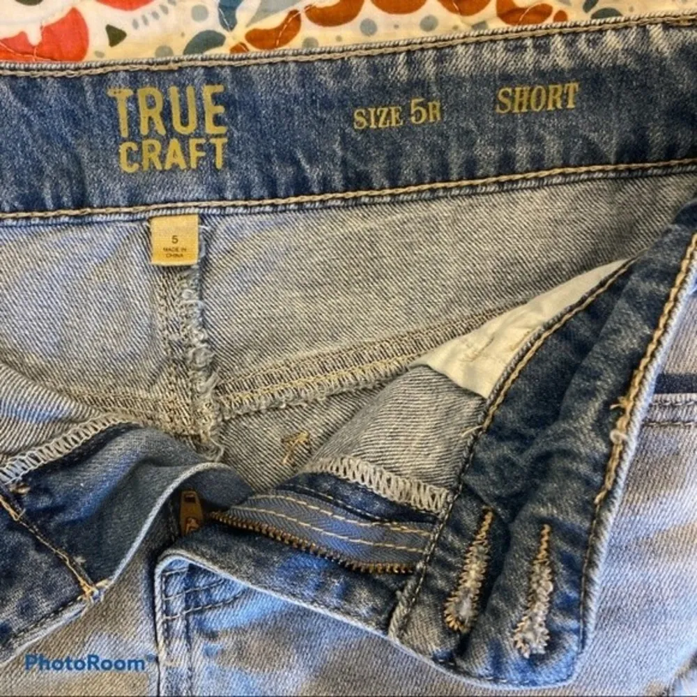 Short Distressed Denim Shorts Size 5R - Image 4