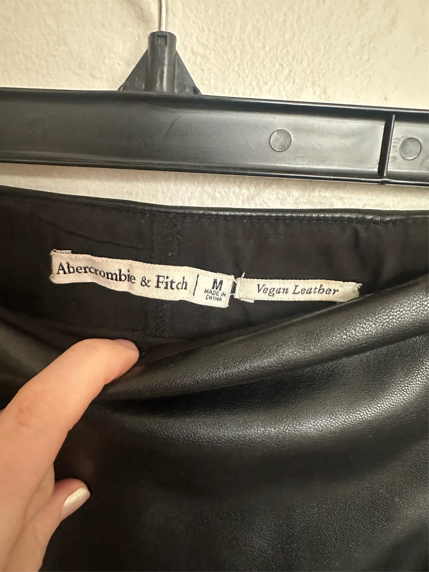 Abercrombie Vegan Leather Mini Skirt Black - Image 3