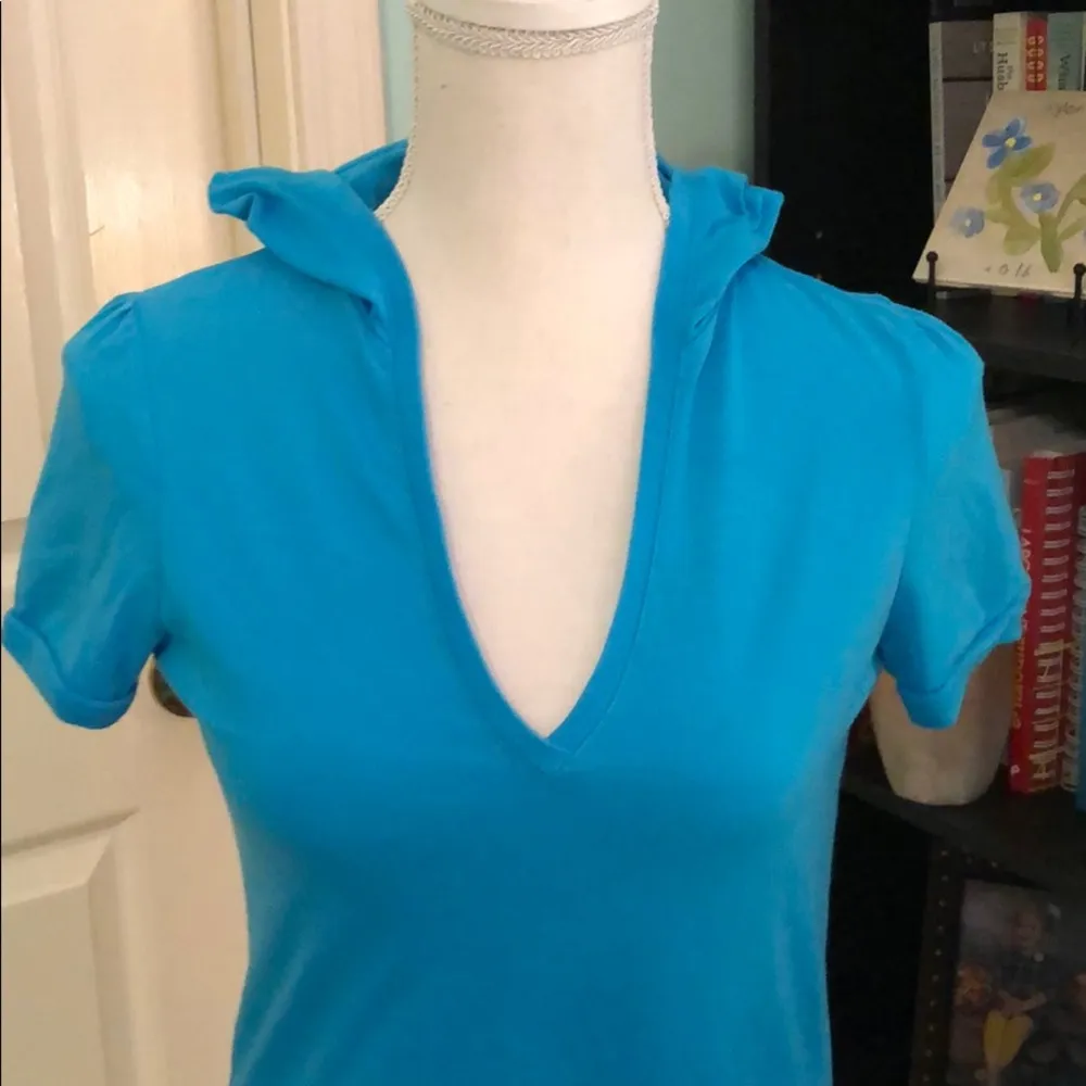 Lilu NWOT hooded short sleeve top - Image 2