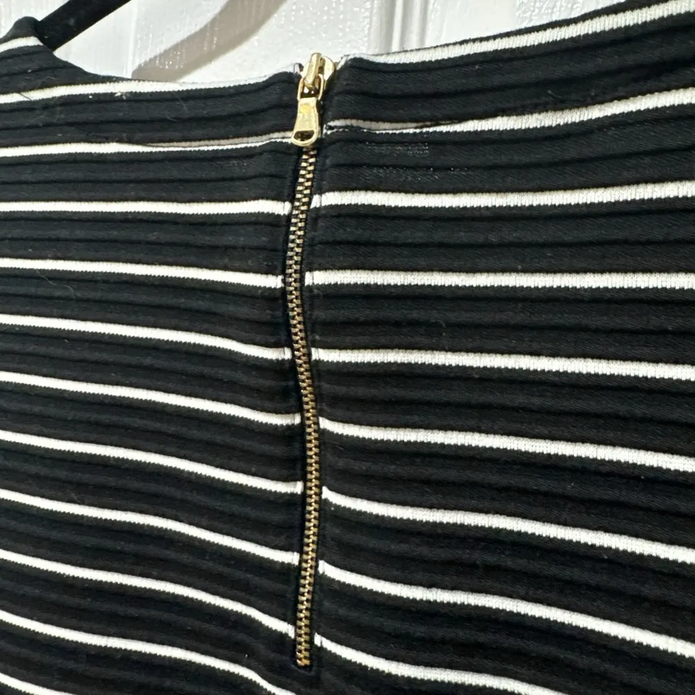 Talbots Women's Sz S P Black White Stripe Textured Top Back Zipper Long Sleeve - Image 6