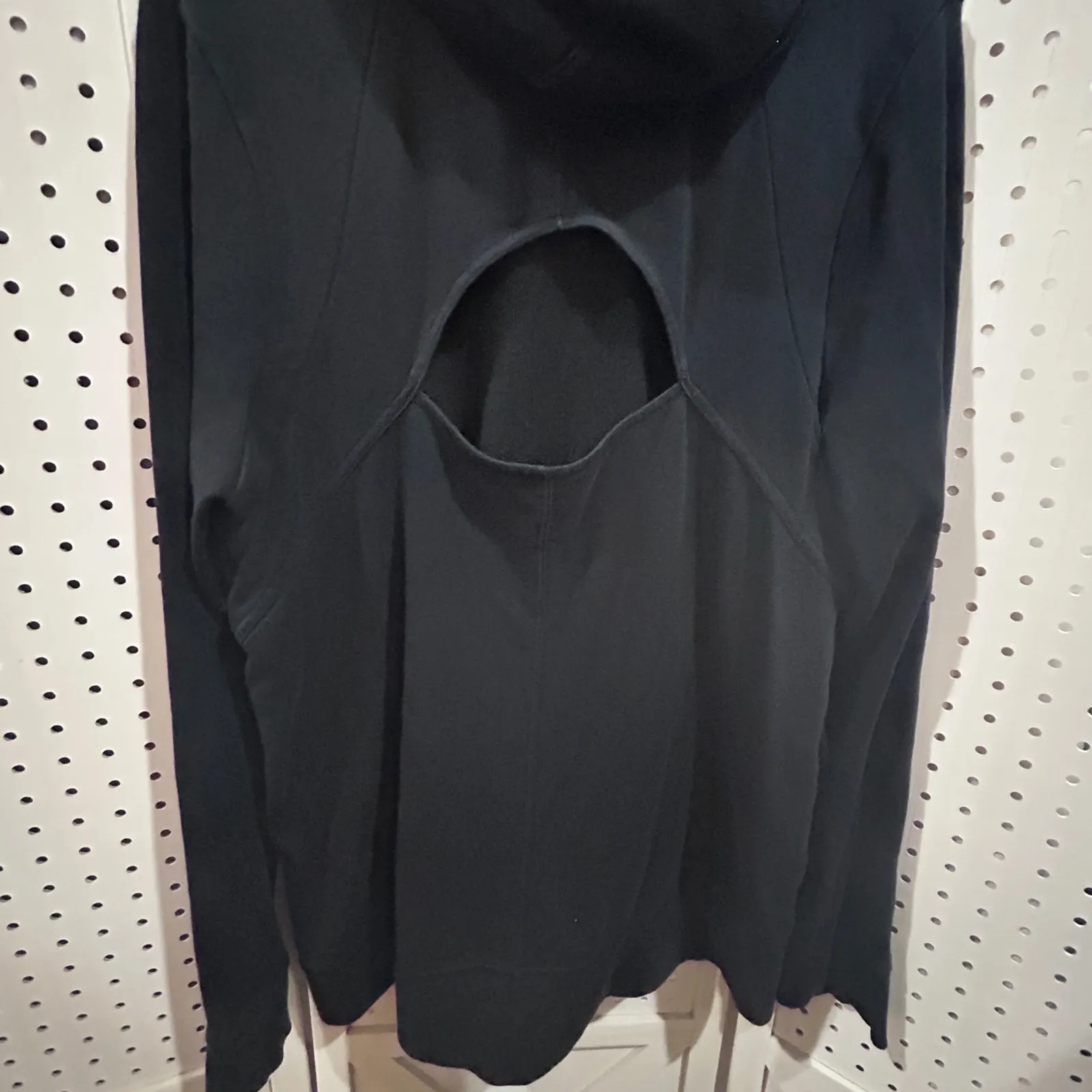 Under Armour Black Hoodie Sweatshirt Cutout Back Cowl Neck Long Sleeve Athletic - Image 6