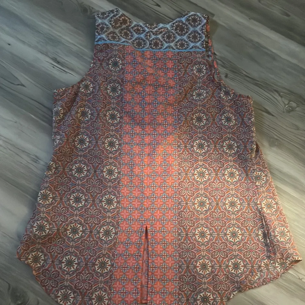 size medium,button down paisley top - Image 4