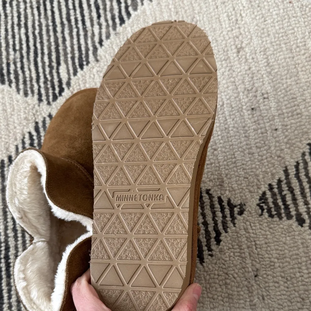 Minnetonka Women's Mavie Suede Boots
85881S Tan size 10 new - Image 7