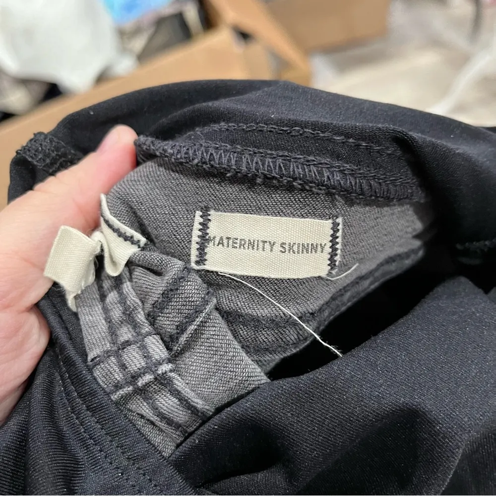 Madewell Maternity Over-the-Belly Skinny Jeans in Black Sea Distressed - Image 10