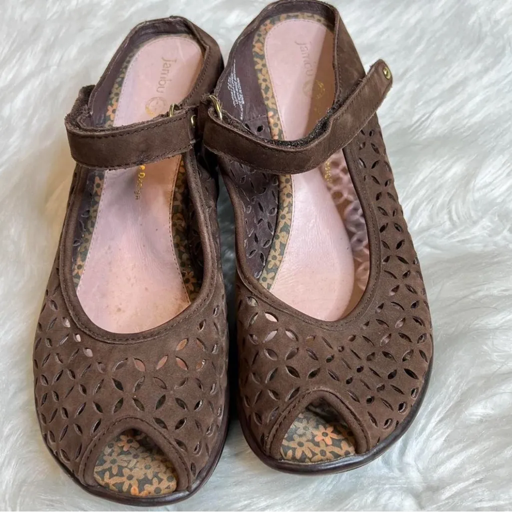 Jambu Journey Sport Wedge Slip On Shoes Brown Leather Lazer Cut Sz 7.5 Peep Toe - Image 3