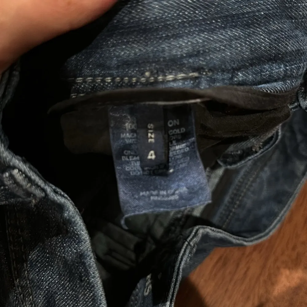 Express shorts, women size 4; very nice - Image 3