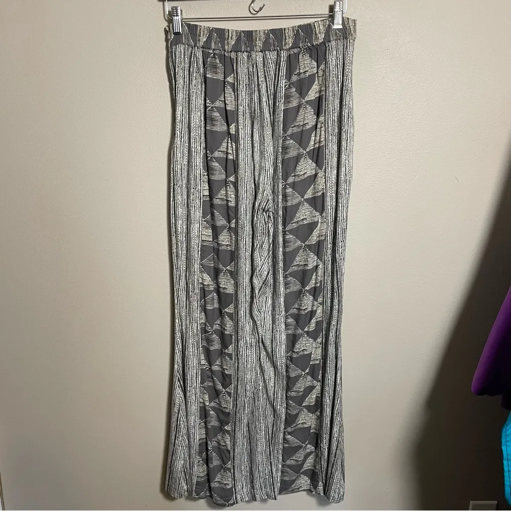 Earthbound  Trading Co boho flare pants gray patterned large - Image 4