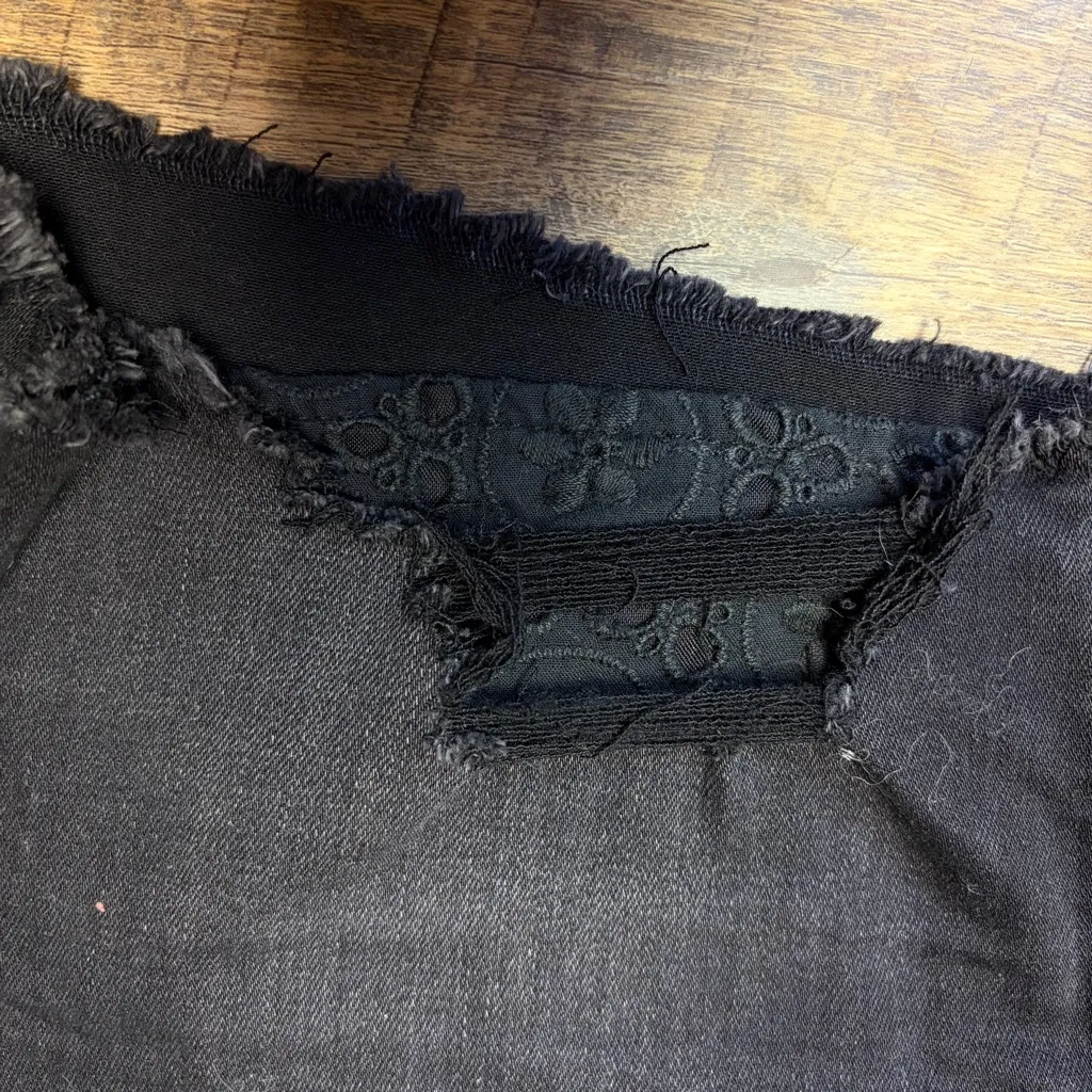 American Eagle Women’s 6 Hi Rise Shortie Shorts Black Jean Distressed Lace NEW - Image 2