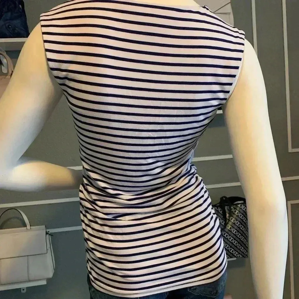 White House/Black Market. - Image 9