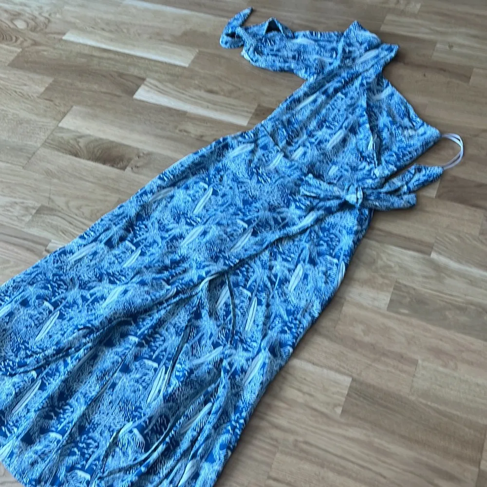 Reformation palm tree surf board print one shoulder asymmetric wrap dress - Image 5