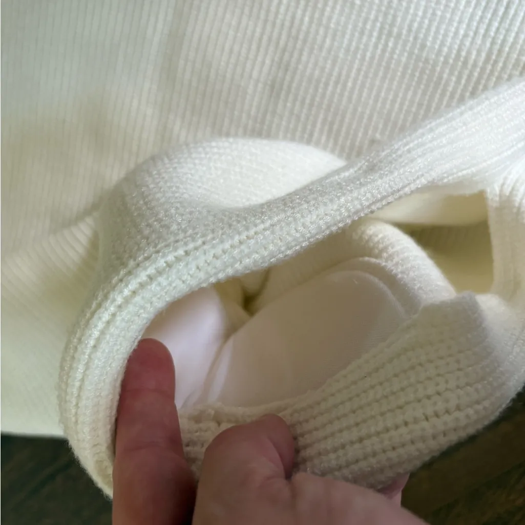 Amazon white sleeveless turtleneck sweater with shoulder pads - Image 6