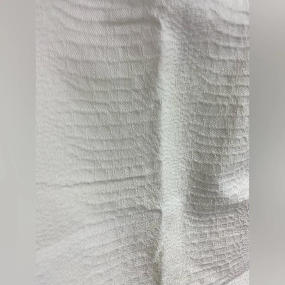 Theory ivory pencil shirt size 4 - Image 4