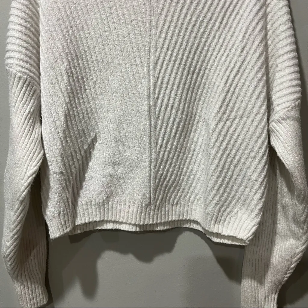 Hollister Womens Cropped Pullover Long Sleeve Knit Sweater White Size Large - Image 3