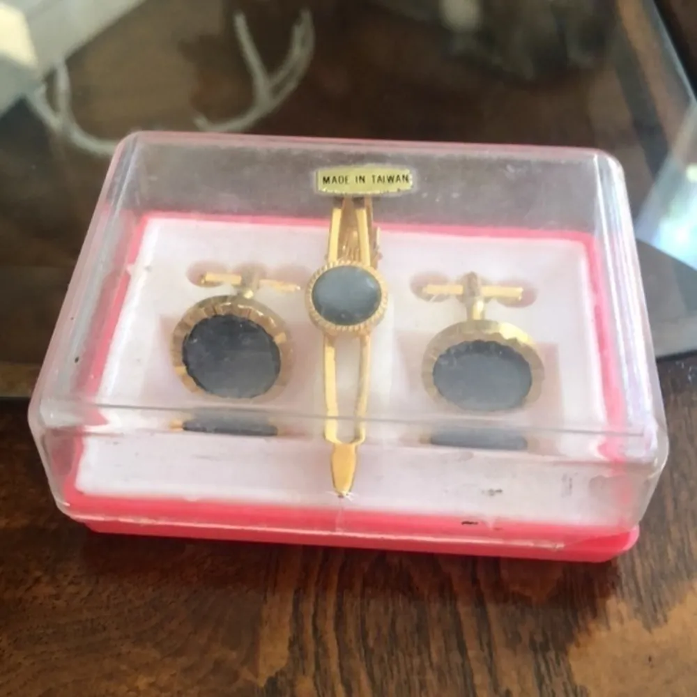 Vintage Made in Tawaii Cufflinks Set - Image 10