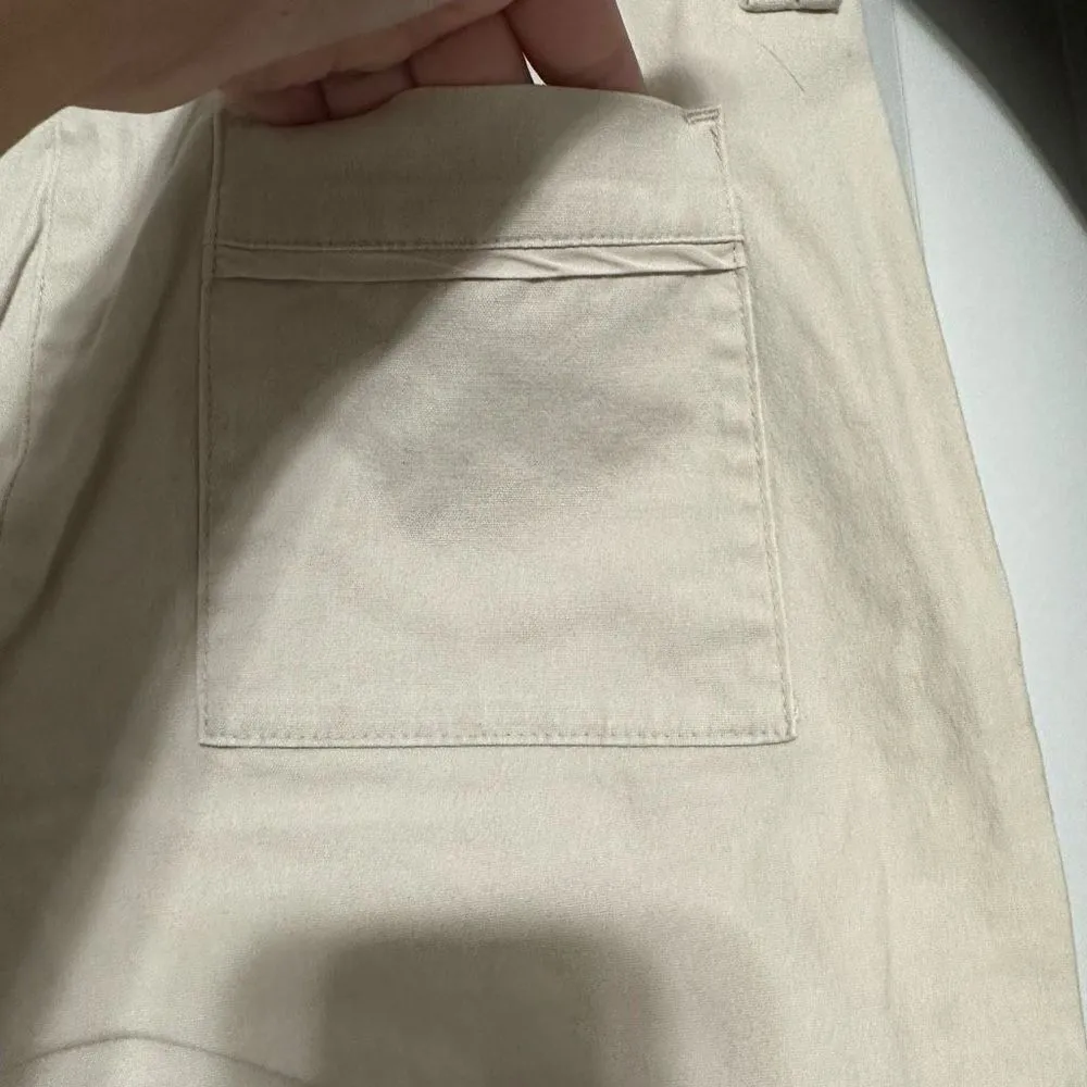 Daisy Fuentes cream capris sorta like cargo style, zippered side pocket on right - Image 9
